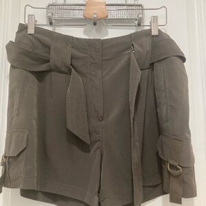 Stylish Women's Cargo Shorts in Olive